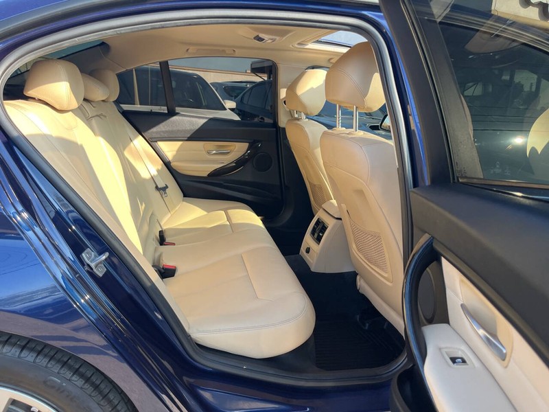 BMW 3 Series Vehicle Image 10