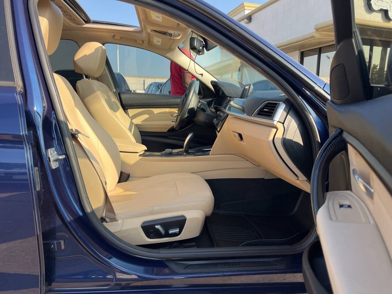 BMW 3 Series Vehicle Image 11