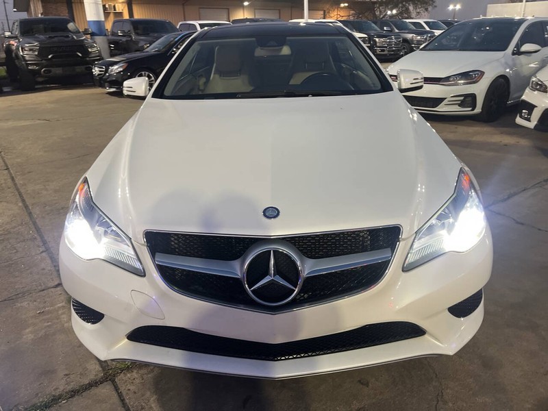 Mercedes-Benz E-Class Vehicle Image 02