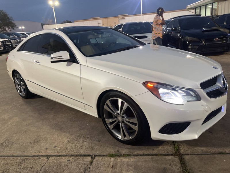 Mercedes-Benz E-Class Vehicle Image 03