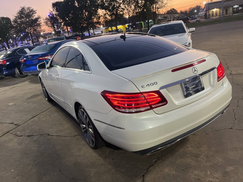 Mercedes-Benz E-Class Vehicle Image 06