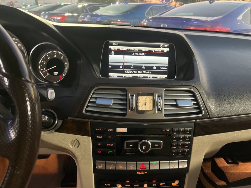 Mercedes-Benz E-Class Vehicle Image 10