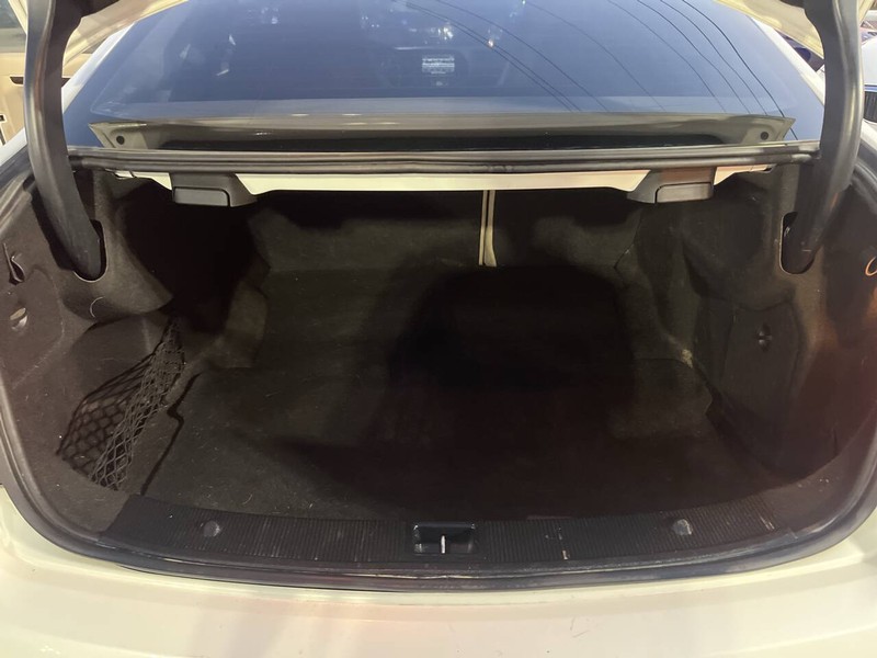 Mercedes-Benz E-Class Vehicle Image 12