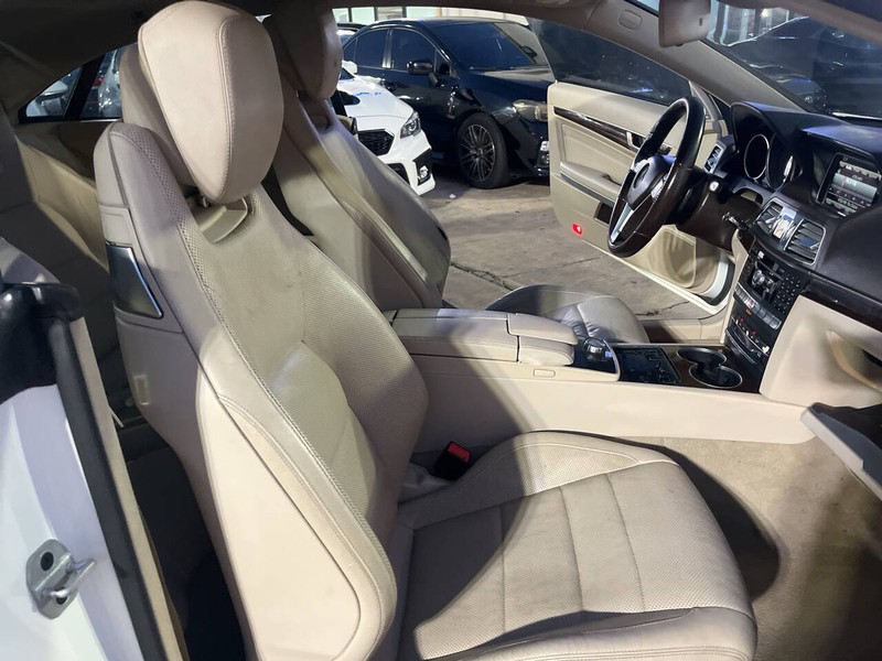 Mercedes-Benz E-Class Vehicle Image 14