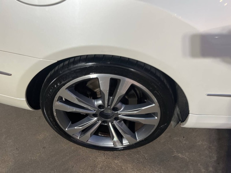 Mercedes-Benz E-Class Vehicle Image 15