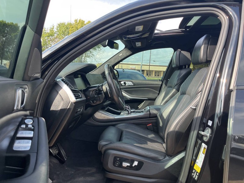 BMW X7 Vehicle Image 09