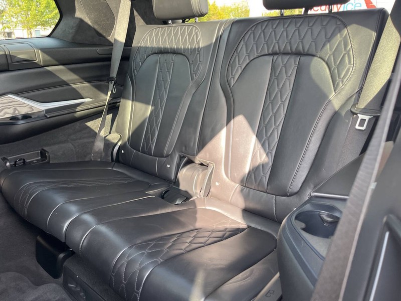 BMW X7 Vehicle Image 12