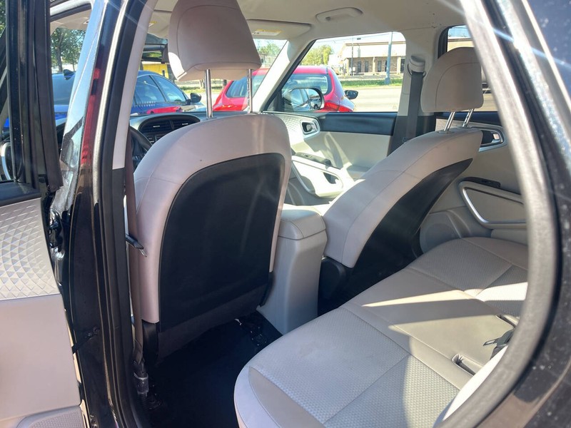 Kia Soul Vehicle Image 14