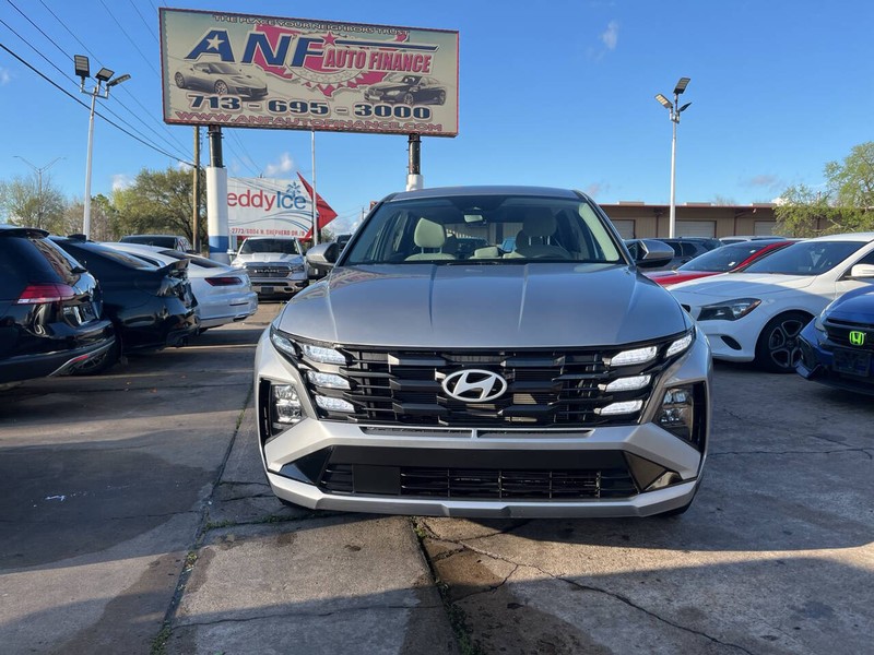 Hyundai Tucson Vehicle Image 02