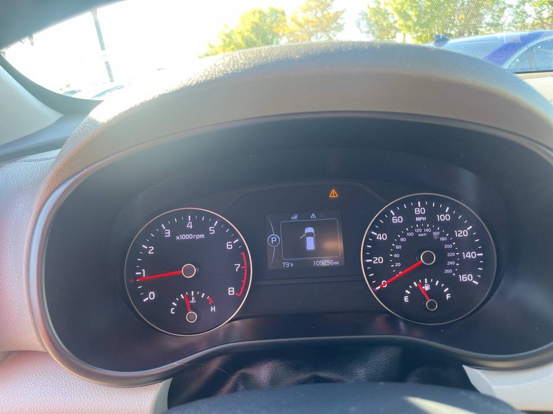 Kia Sportage Vehicle Image 12