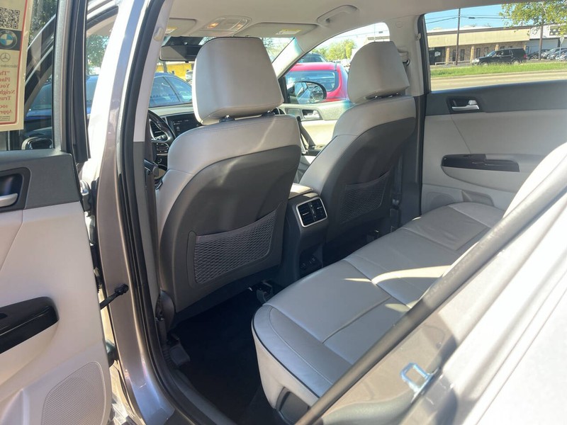 Kia Sportage Vehicle Image 16