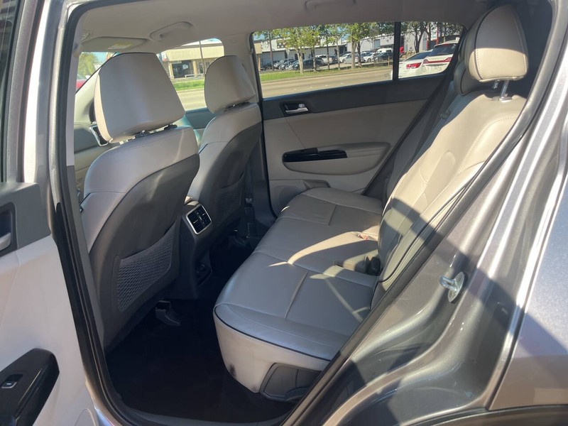 Kia Sportage Vehicle Image 17