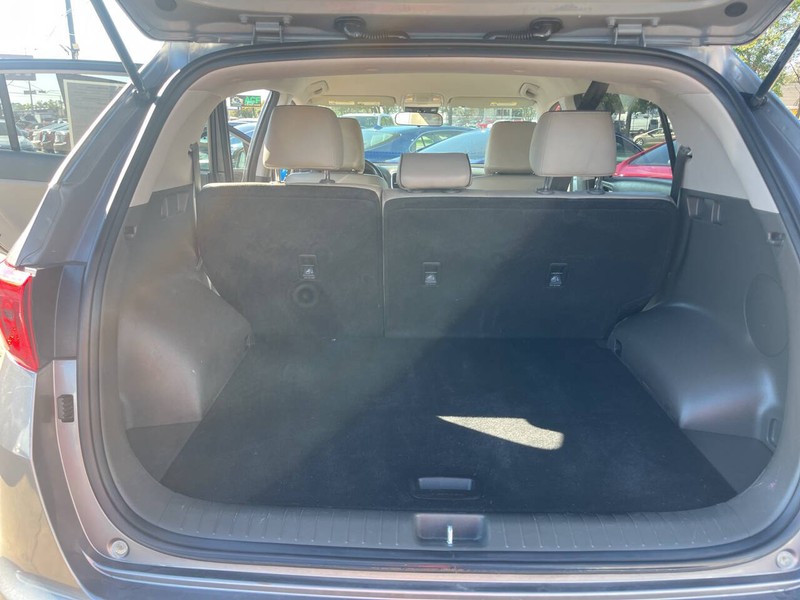 Kia Sportage Vehicle Image 18
