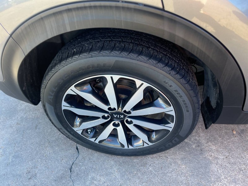 Kia Sportage Vehicle Image 21