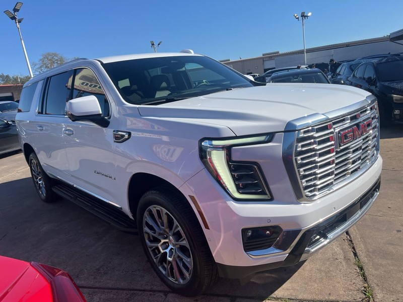 GMC Yukon XL Vehicle Image 03