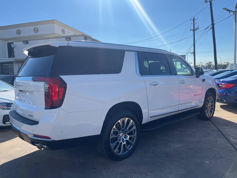 GMC Yukon XL Vehicle Image 04