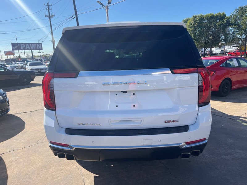 GMC Yukon XL Vehicle Image 05