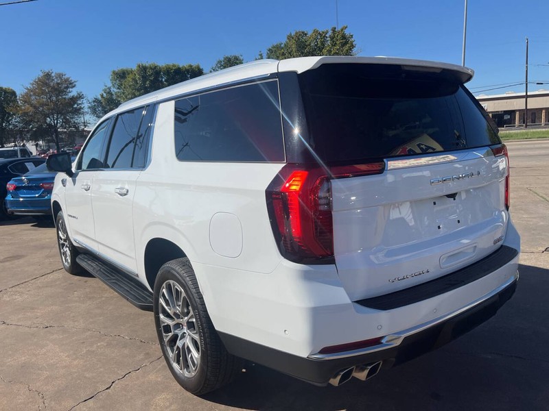 GMC Yukon XL Vehicle Image 06