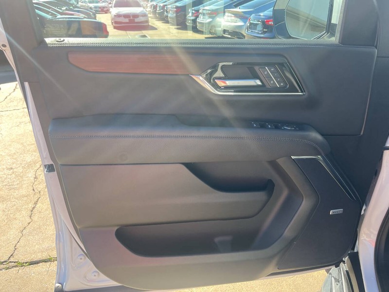 GMC Yukon XL Vehicle Image 07