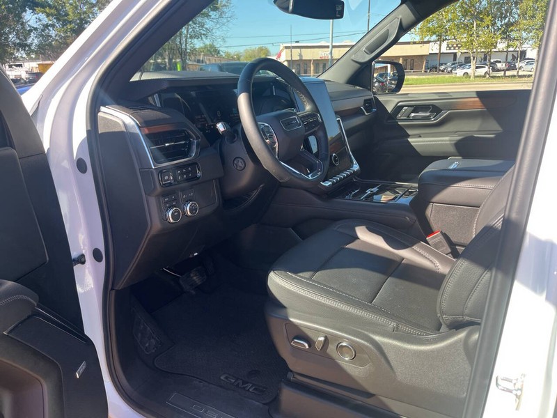 GMC Yukon XL Vehicle Image 08