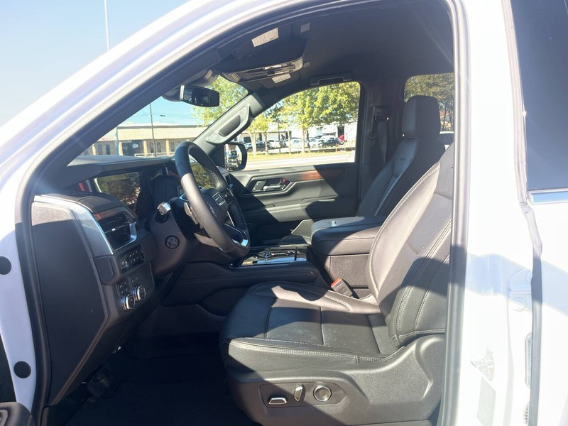 GMC Yukon XL Vehicle Image 09