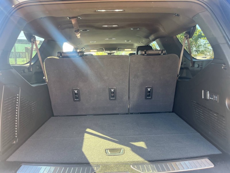 GMC Yukon XL Vehicle Image 18