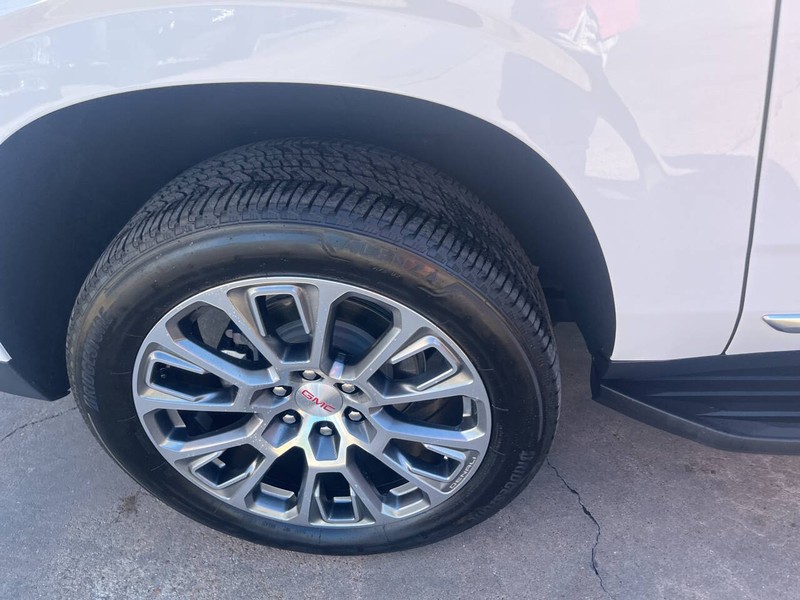 GMC Yukon XL Vehicle Image 23