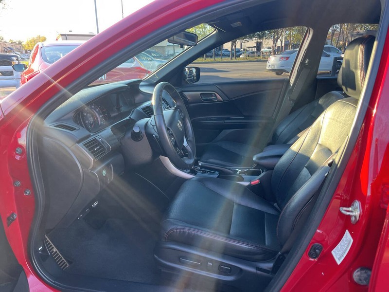 Honda Accord Vehicle Image 11