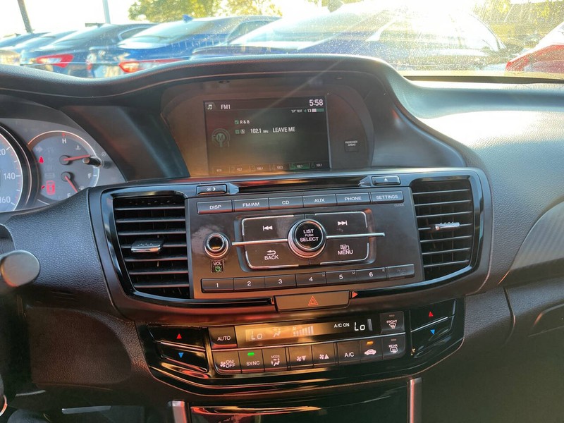 Honda Accord Vehicle Image 13