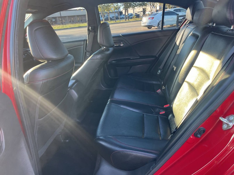 Honda Accord Vehicle Image 17