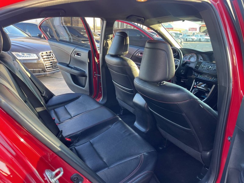Honda Accord Vehicle Image 18