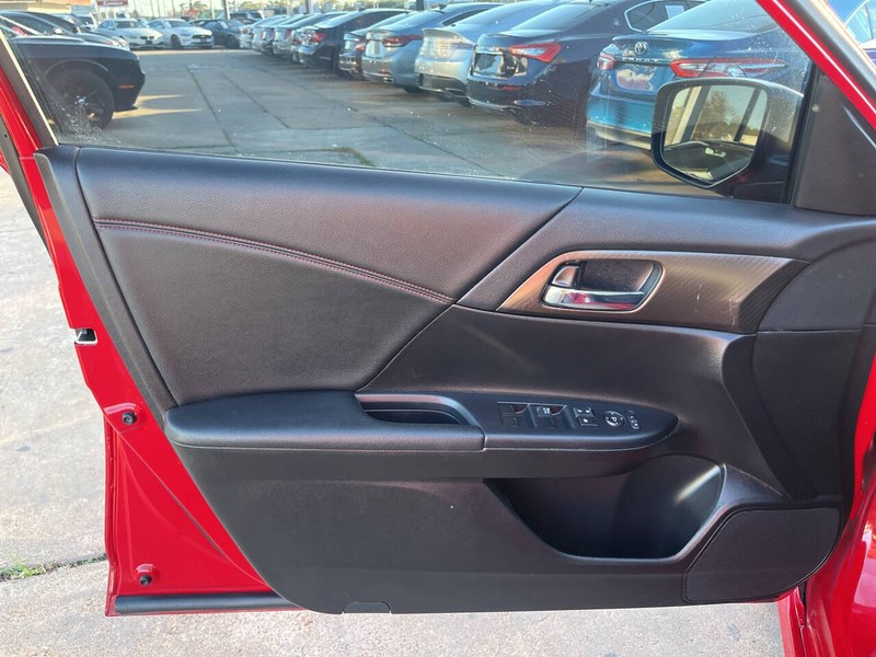 Honda Accord Vehicle Image 21