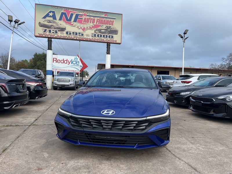 Hyundai Elantra Vehicle Image 02