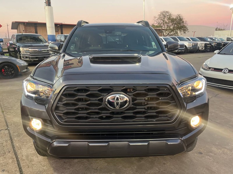 Toyota Tacoma Vehicle Image 02