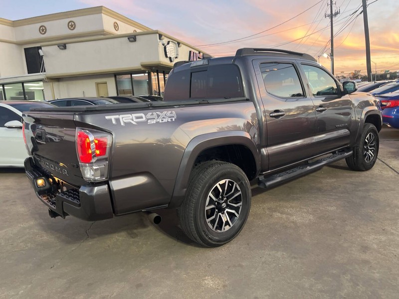 Toyota Tacoma Vehicle Image 04