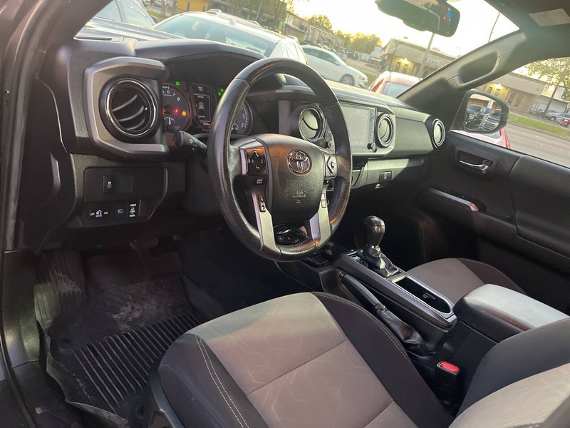 Toyota Tacoma Vehicle Image 07