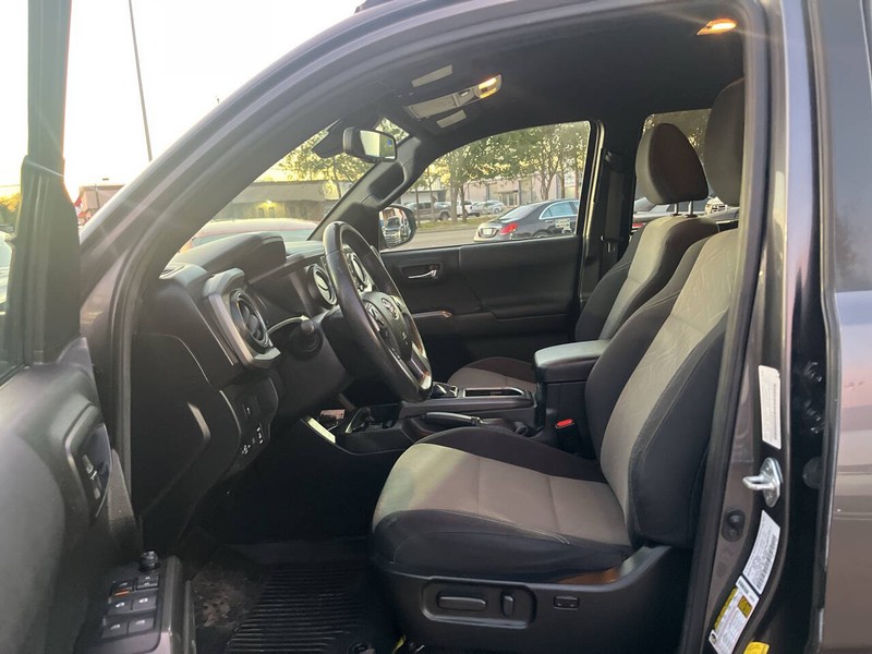 Toyota Tacoma Vehicle Image 08