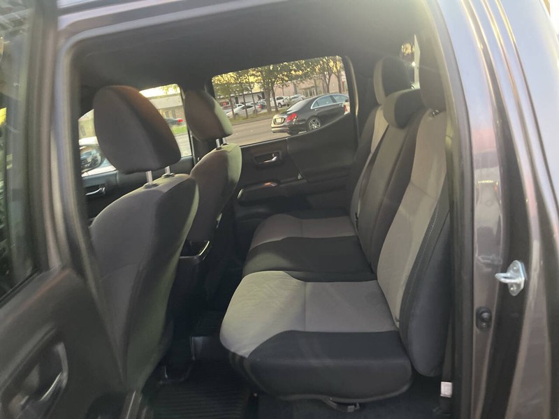Toyota Tacoma Vehicle Image 14
