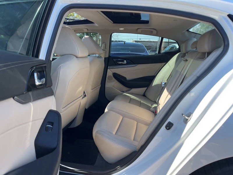 Nissan Maxima Vehicle Image 08