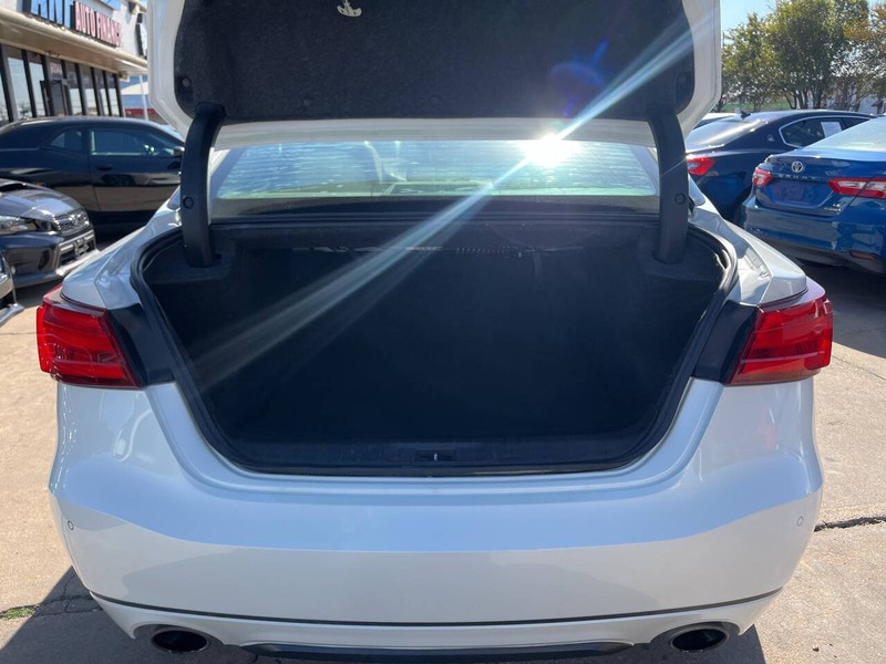 Nissan Maxima Vehicle Image 09