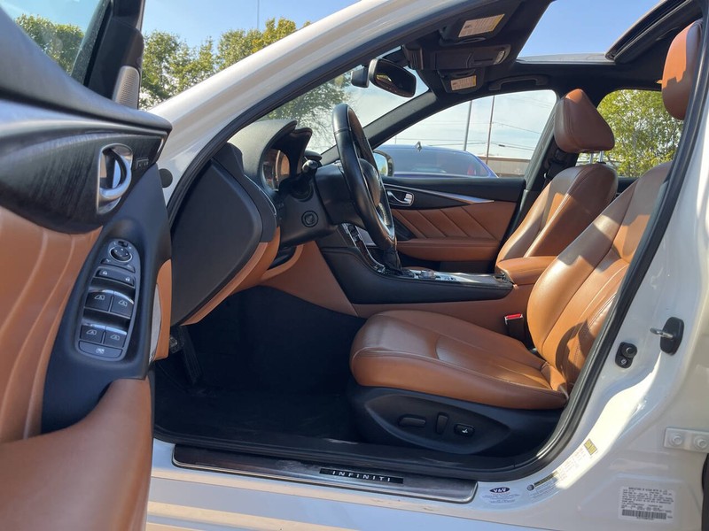 INFINITI Q50 Vehicle Image 09