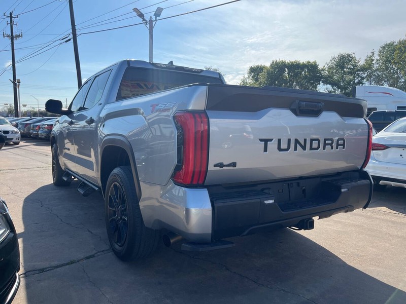 Toyota Tundra 4WD Vehicle Image 03