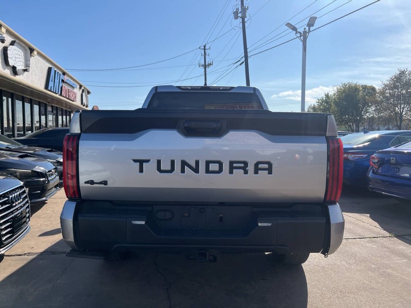 Toyota Tundra 4WD Vehicle Image 04