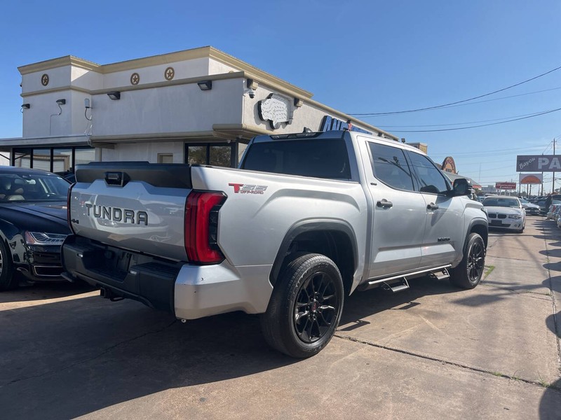 Toyota Tundra 4WD Vehicle Image 05
