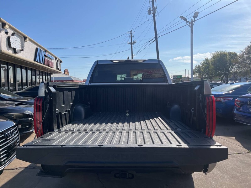 Toyota Tundra 4WD Vehicle Image 09