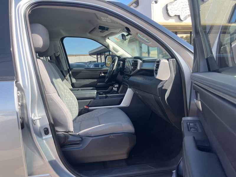 Toyota Tundra 4WD Vehicle Image 11