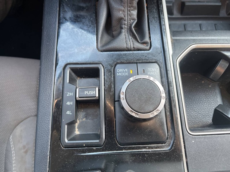 Toyota Tundra 4WD Vehicle Image 12