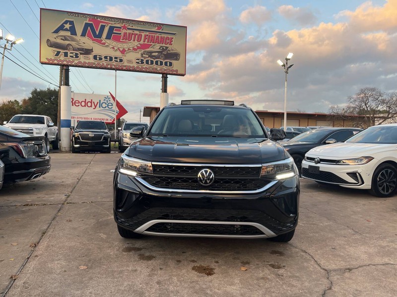 Volkswagen Taos Vehicle Image 02