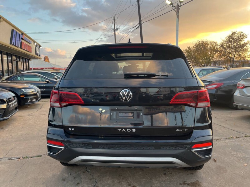 Volkswagen Taos Vehicle Image 04