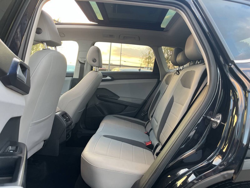 Volkswagen Taos Vehicle Image 08